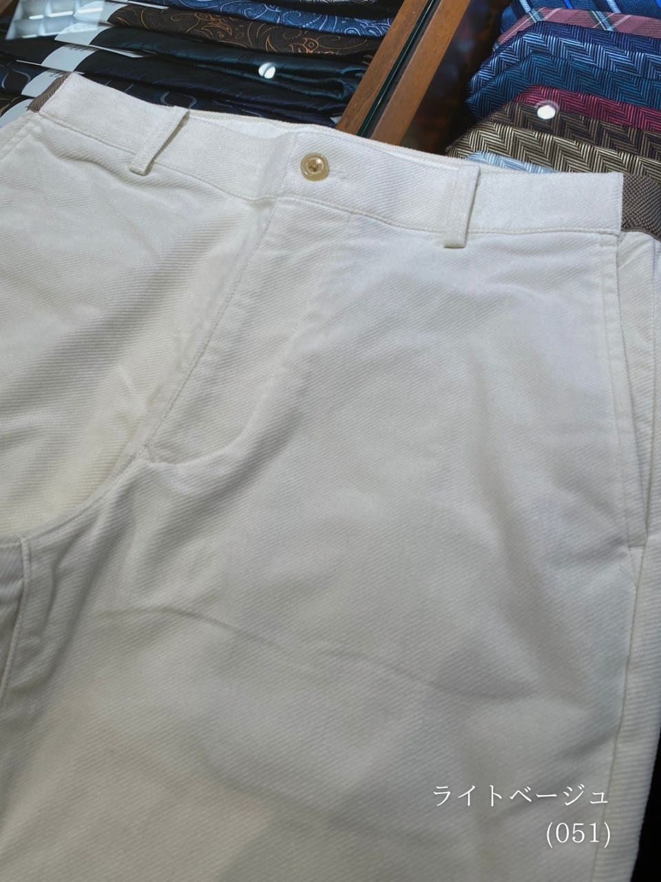 小南大和さんの「TAKEO KIKUCHI｜サイドゴアストレッチコーデュロイパンツ」を使ったコーディネート