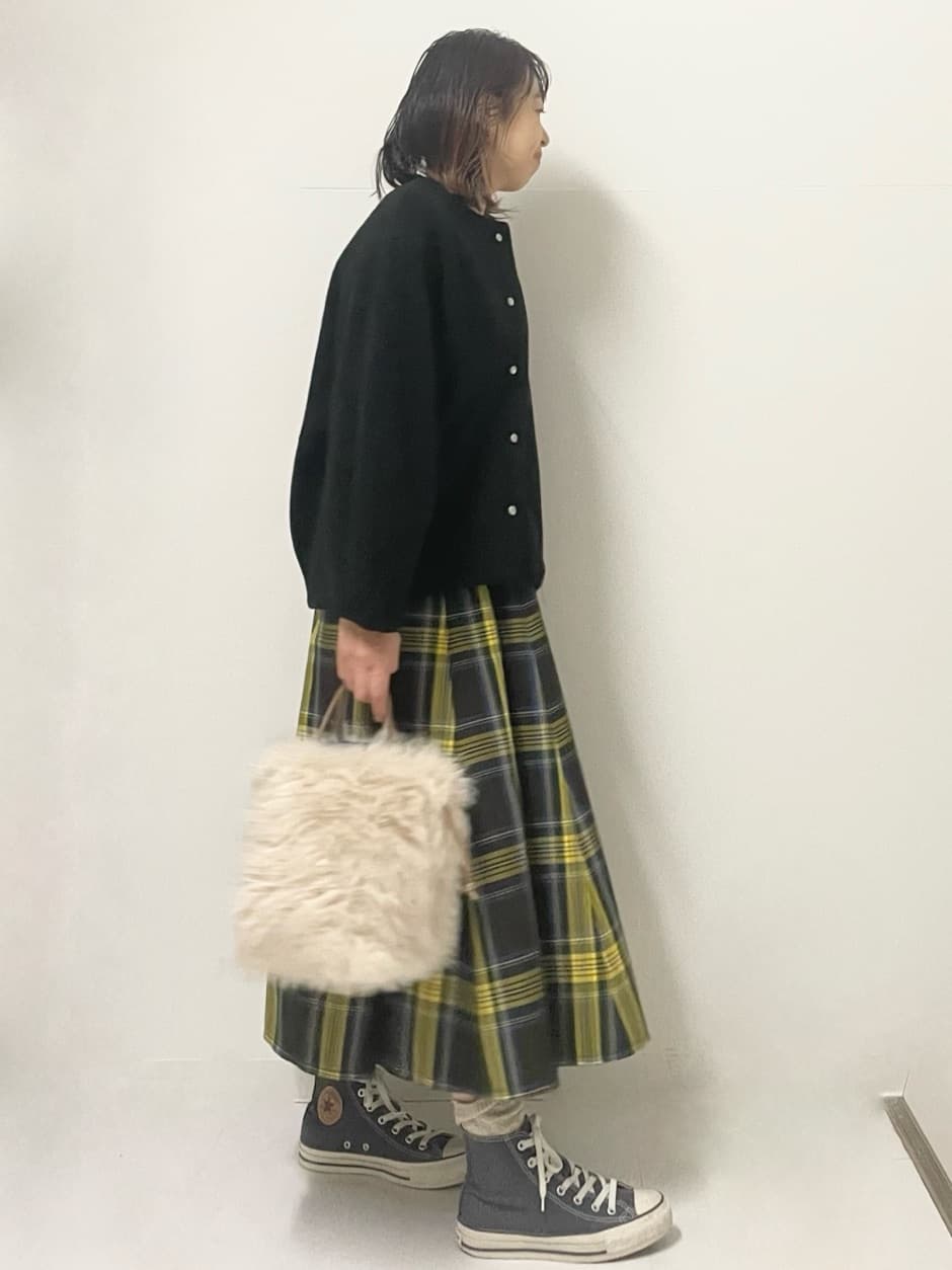 ISOさんの「Dessin｜【洗える】ウールブレンド後ろボタンニット」を使ったコーディネート