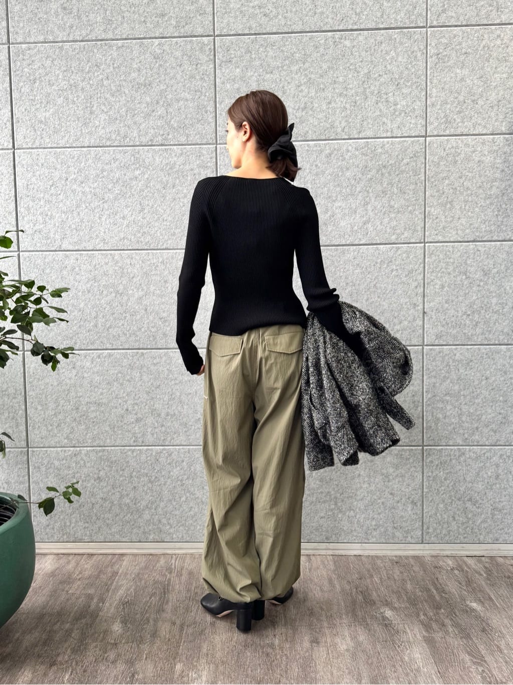 uchi__yamaさんの「CODE A｜Airy volume cargo」を使ったコーディネート
