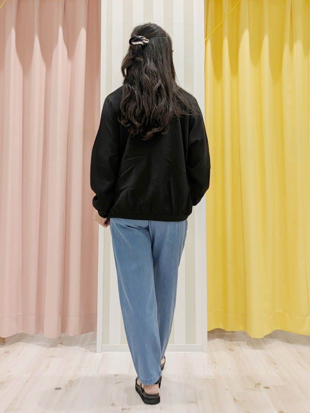 かずみさんの「SHOO･LA･RUE｜【洗濯機可/S-LL】さっと羽織れる 軽量リブブルゾン」を使ったコーディネート