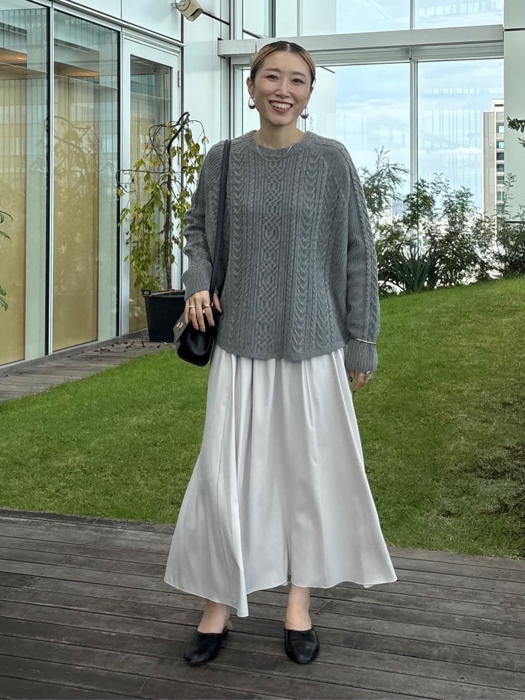 kotakiさんの「INDIVI｜レザー調ギャザースカート」を使ったコーディネート