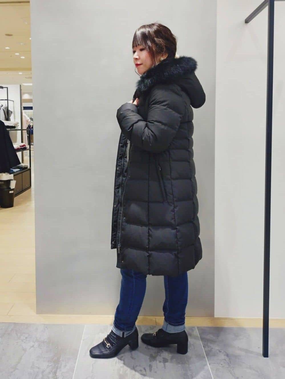 TOMOMIさんの「INDIVI｜【通年活躍！褒められデニム】スキニー デニムパンツ」を使ったコーディネート