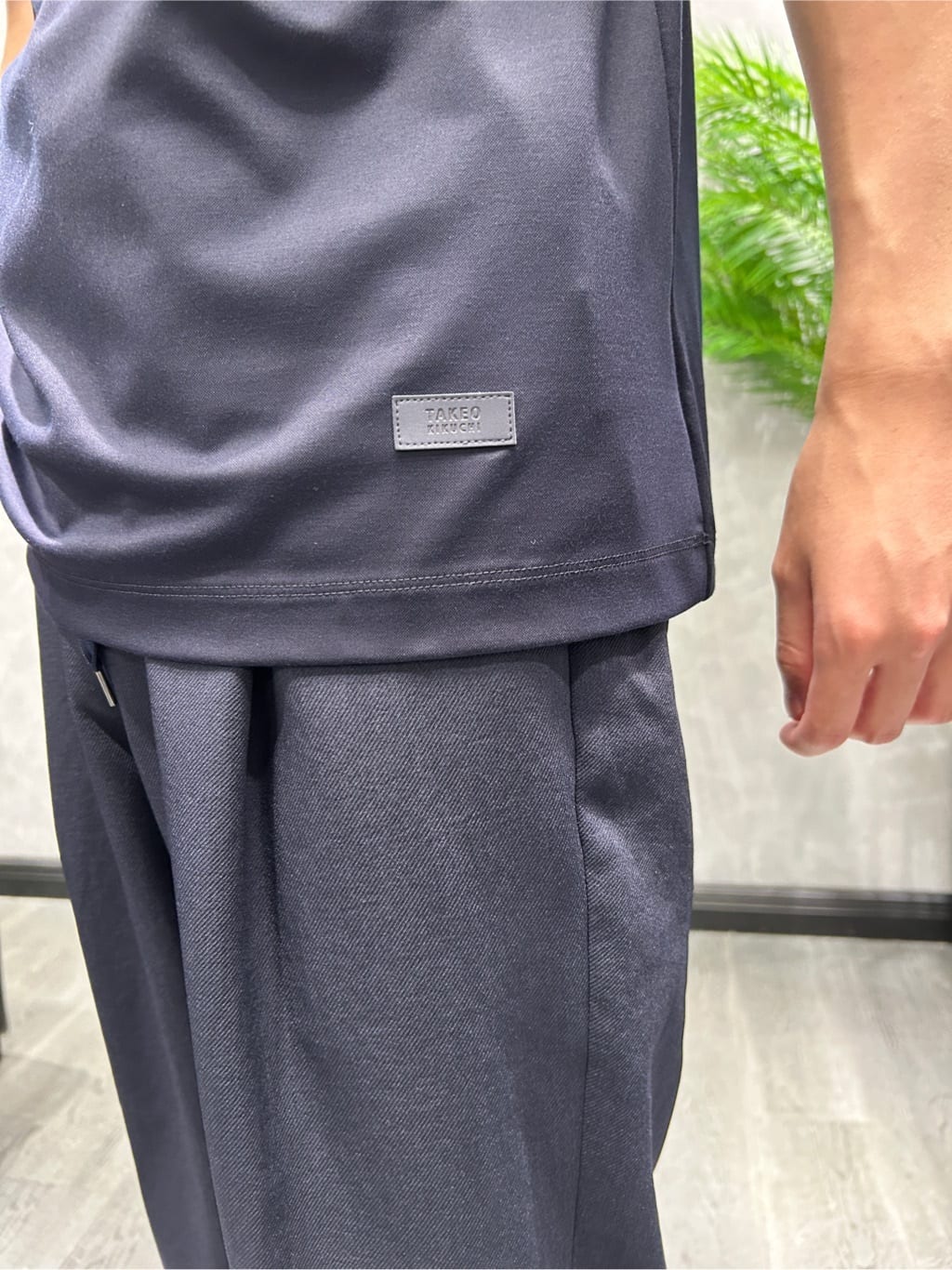 ruiさんの「TAKEO KIKUCHI｜【COOL CITY WEAR】モックネック プルオーバー /接触冷感」を使ったコーディネート