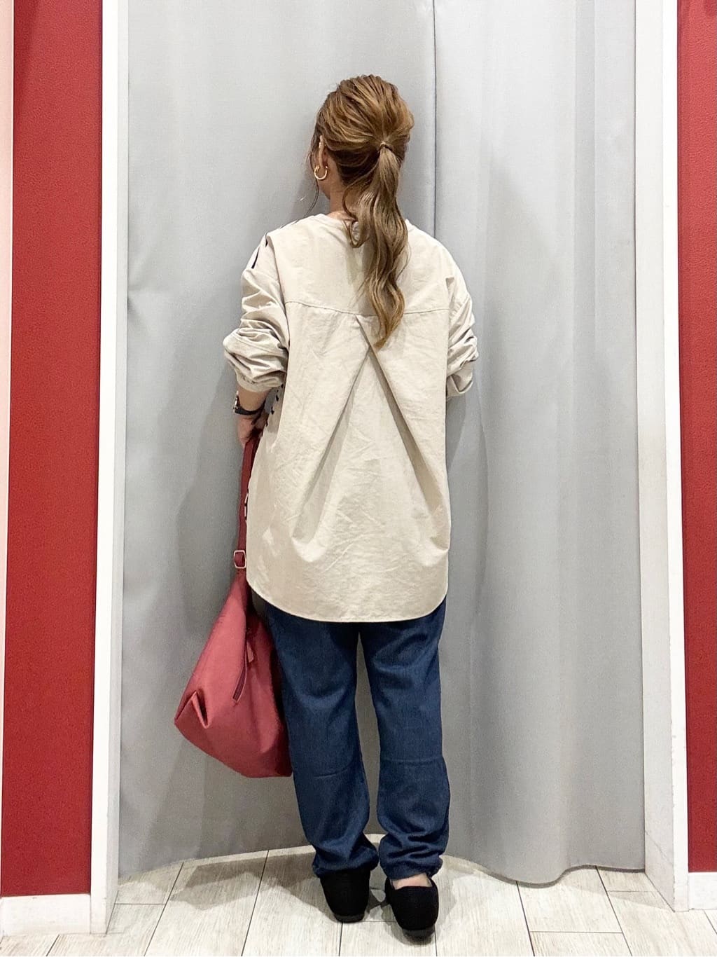 shioさんの「SHOO･LA･RUE｜【S-LL】インせず決まる 背中タック入り パフ袖トップス」を使ったコーディネート