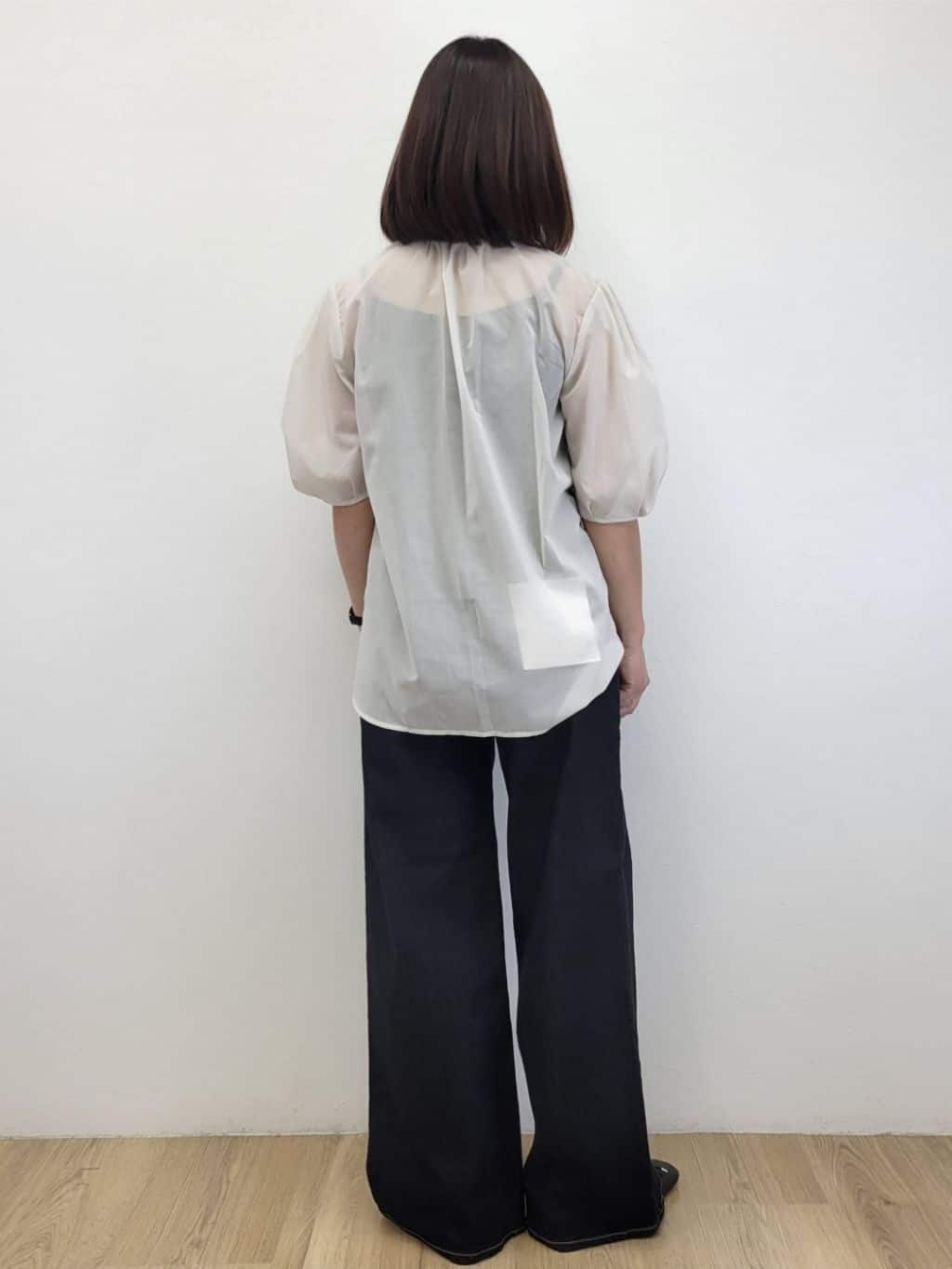 LISAさんの「OPAQUE.CLIP｜シアーフリルネックブラウス【洗濯機洗い可】」を使ったコーディネート