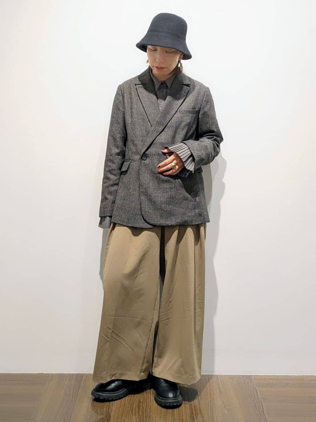 4410さんの「THE SHOP TK｜サス付きタックワイドパンツ」を使ったコーディネート