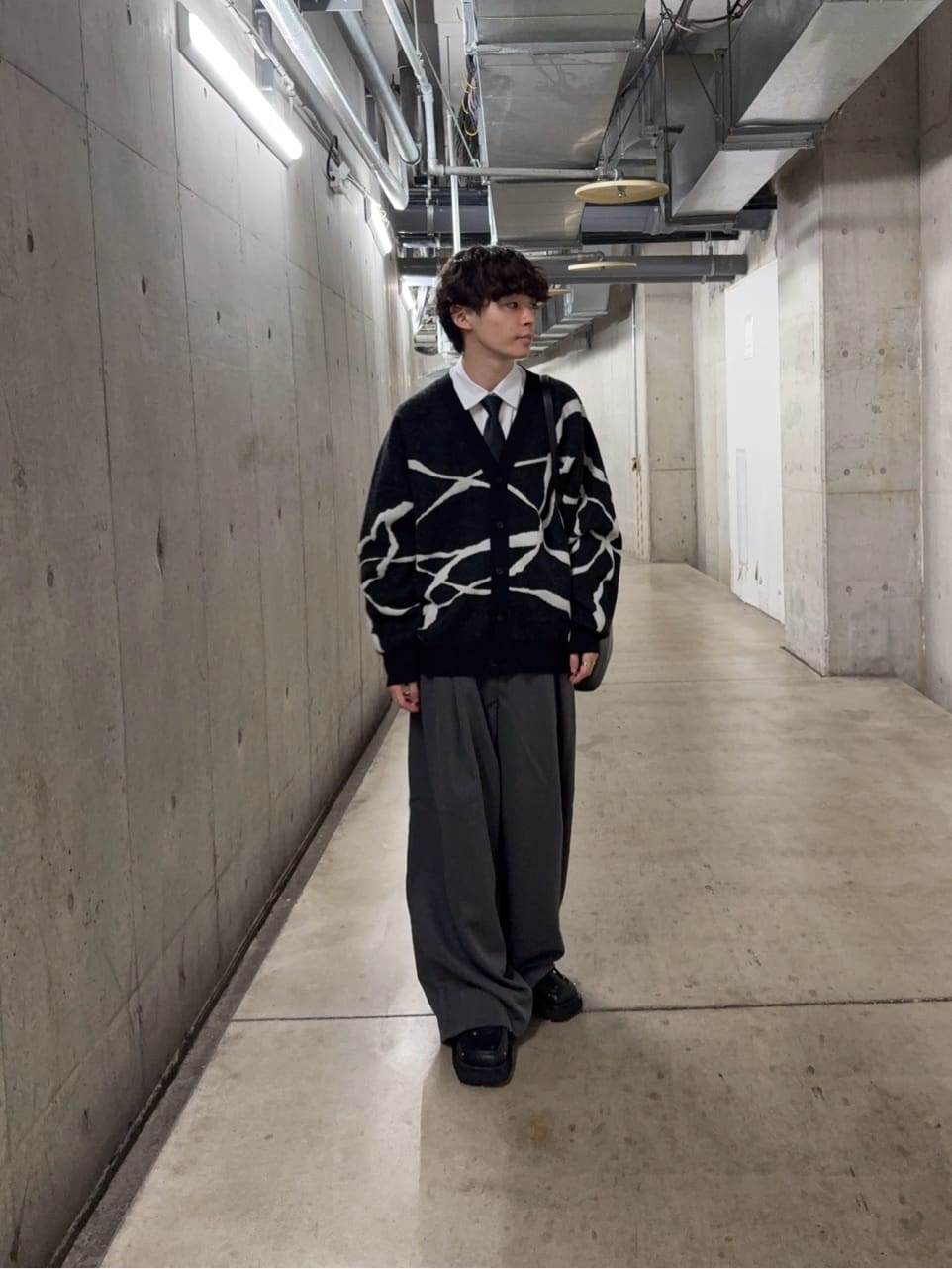 Neoさんの「TAKEO KIKUCHI｜ラインアートニットカーディガン」を使ったコーディネート