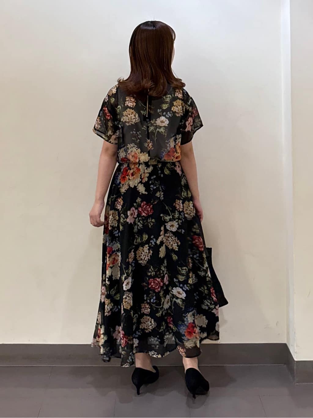 いくみさんの「UNTITLED｜【セットアップ可/花柄エレガント】アンティークフラワー柄ブラウス」を使ったコーディネート