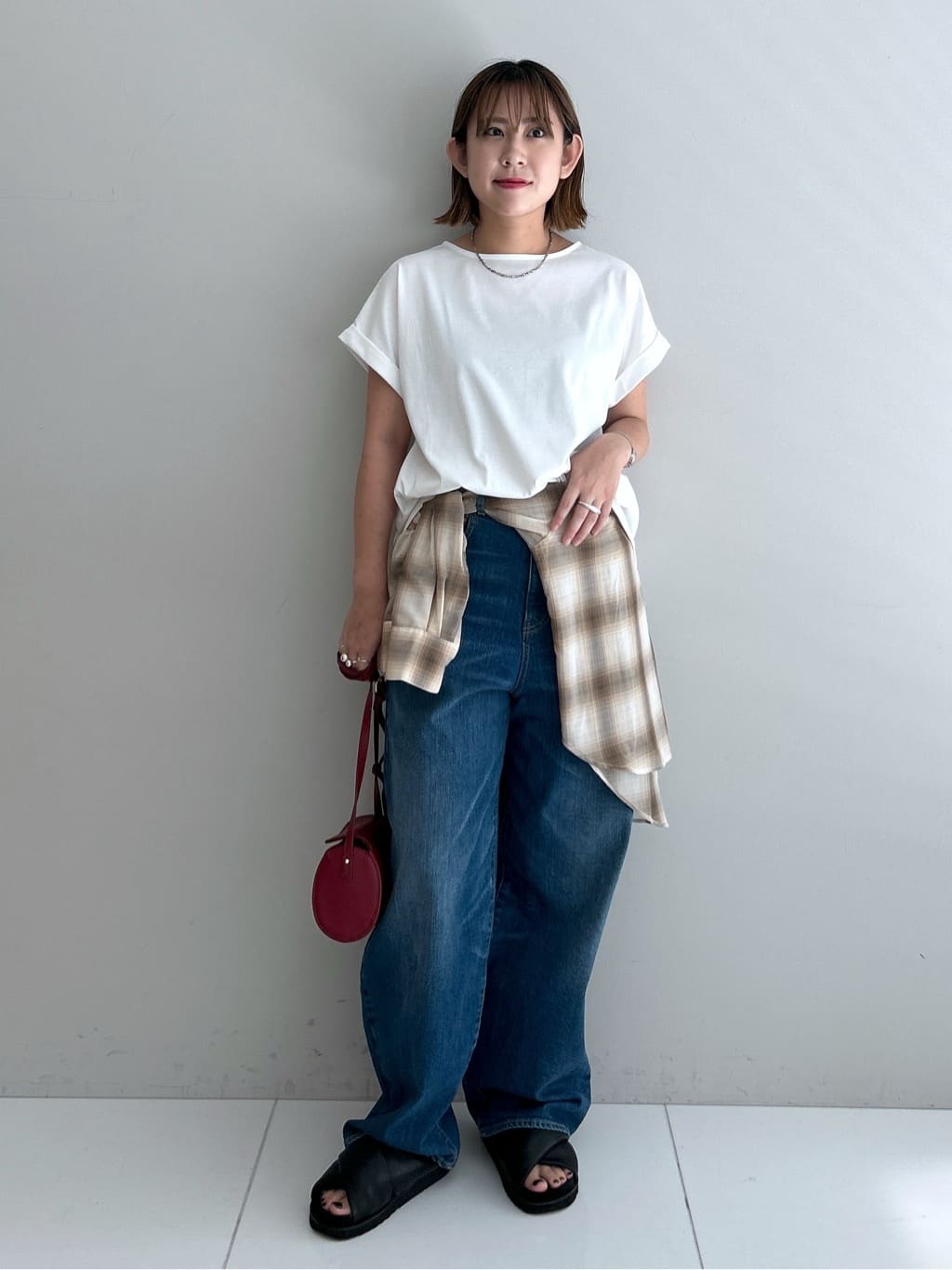 Hirokaさんの「Dessin｜【二の腕カバー／UVカット】ロールアップスリーブ裾ギャザーカットソー」を使ったコーディネート