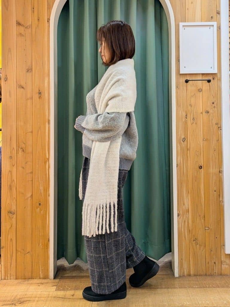 ショーコラさんの「SHOO･LA･RUE｜【S-LL】配色デザインがポイント ざっくり編みゆるニット」を使ったコーディネート