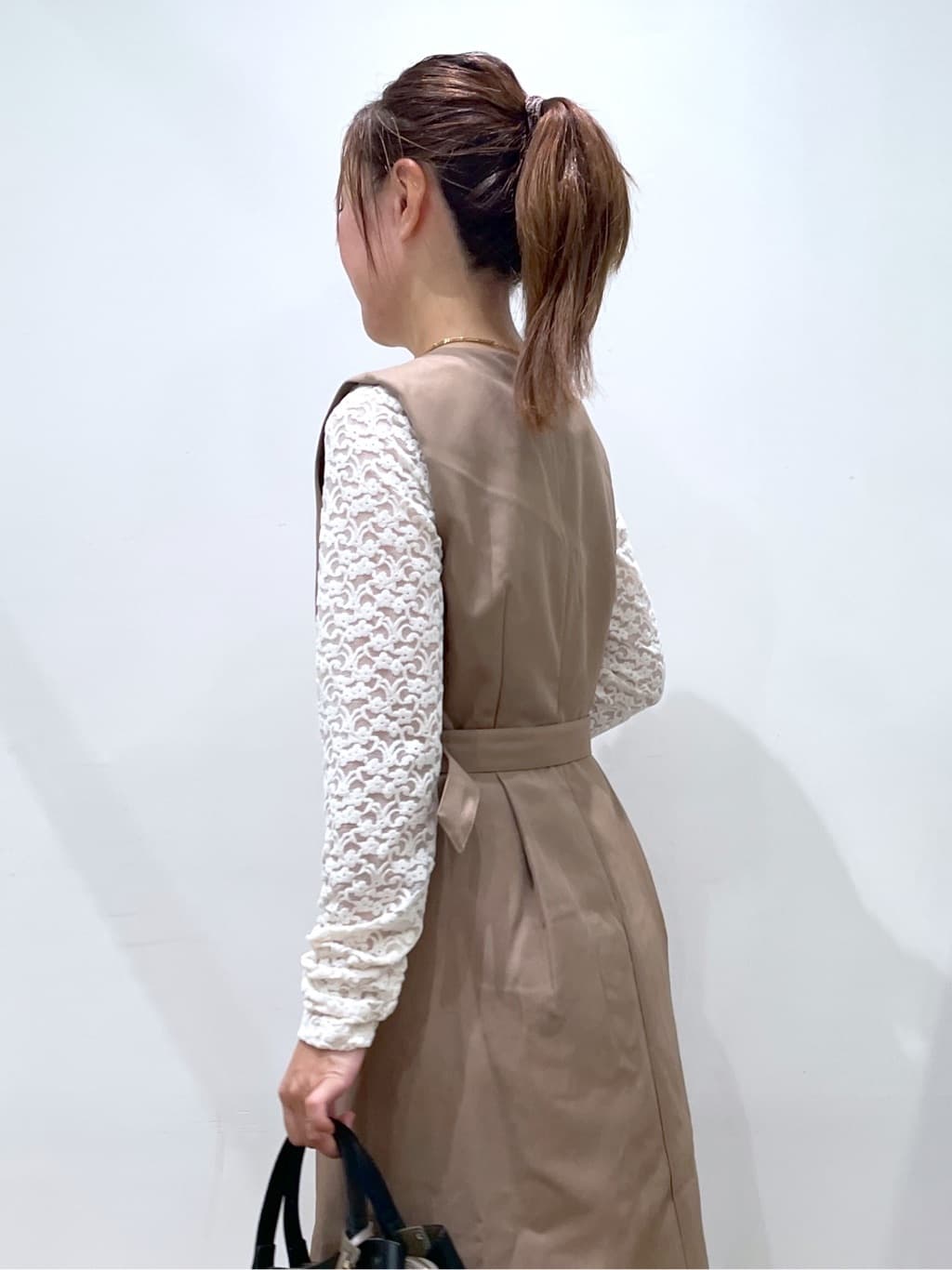Junさんの「index｜トレンチディティールワンピース【洗濯機OK／イージーアイロン／防シワ】」を使ったコーディネート