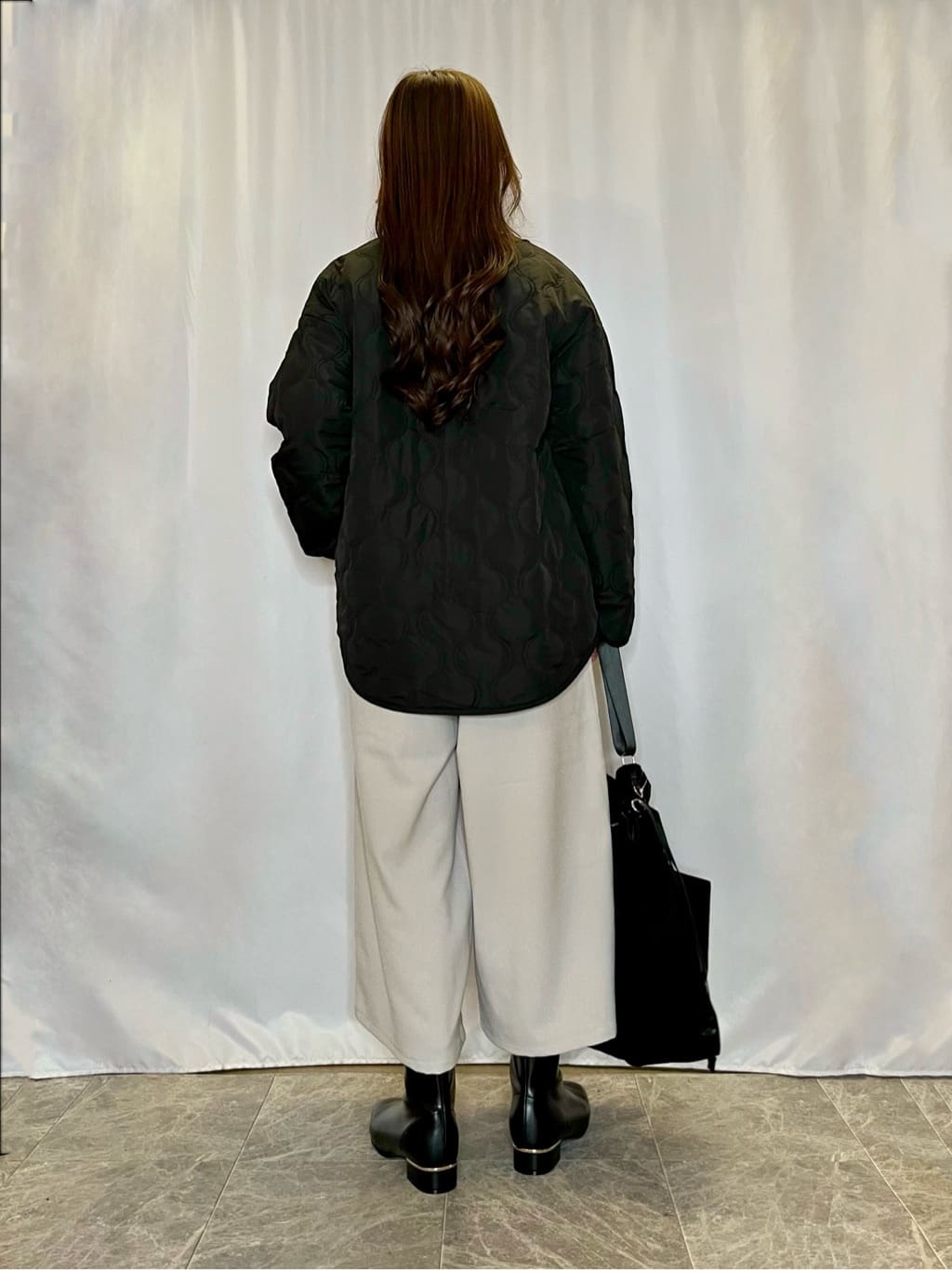 おうめさんの「SHOO･LA･RUE｜【洗濯機可/毛玉レス】大人世代も取り入れやすい スウェットライク アソートニット」を使ったコーディネート