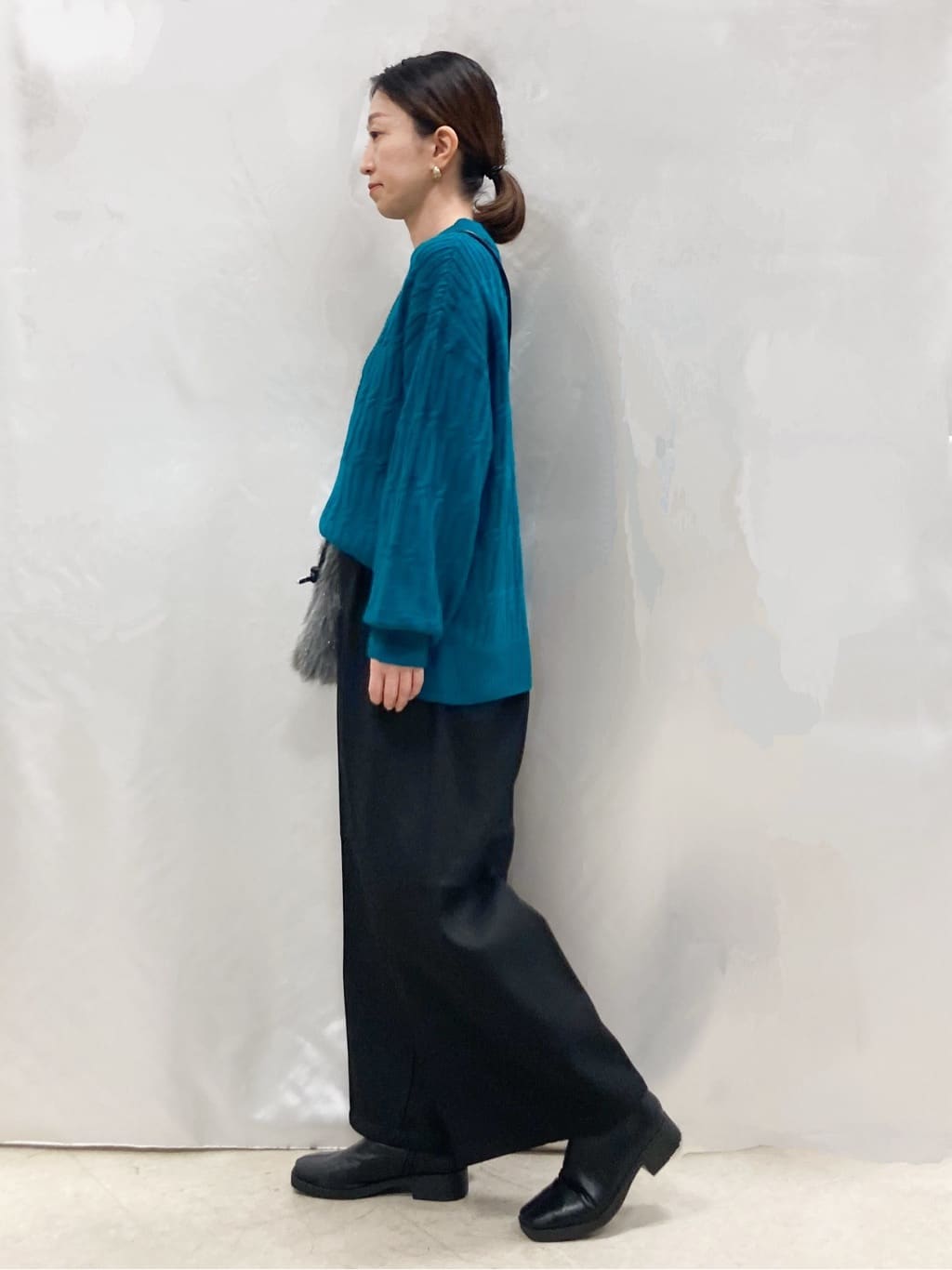 thさんの「SHOO･LA･RUE｜ラメ入りファーが目を惹く ミニショルダーバッグ」を使ったコーディネート