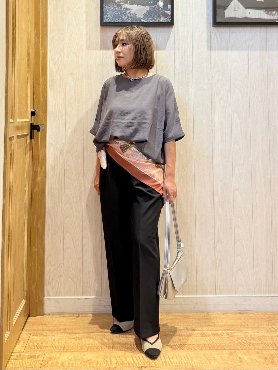 Megさんの「SHOO･LA･RUE｜【洗濯後しわになりにくい】さらっとタッチの 5分袖ドルマンブラウス」を使ったコーディネート