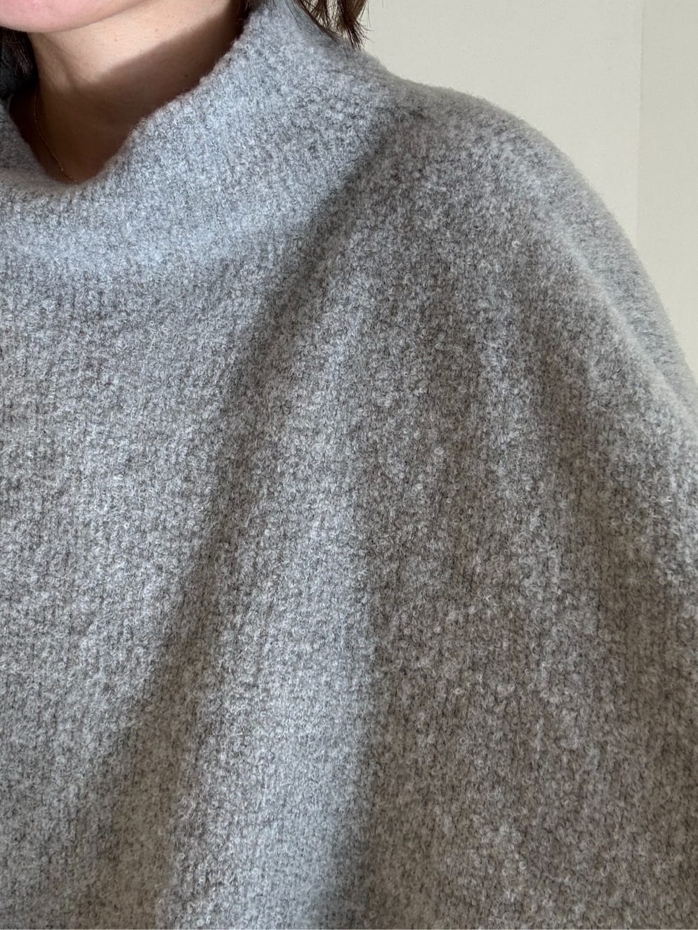 yoshiyaさんの「INDIVI｜【洗える／セットアップ可能】凹凸ストレッチ素材ストレートパンツ」を使ったコーディネート