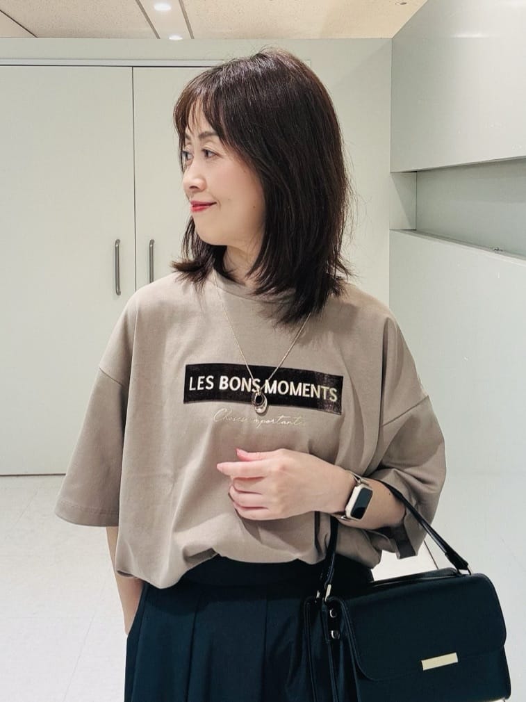 makiさんの「UNTITLED｜【コットン100/ゆったり/ショート丈/洗える】ベロアロゴTシャツ」を使ったコーディネート