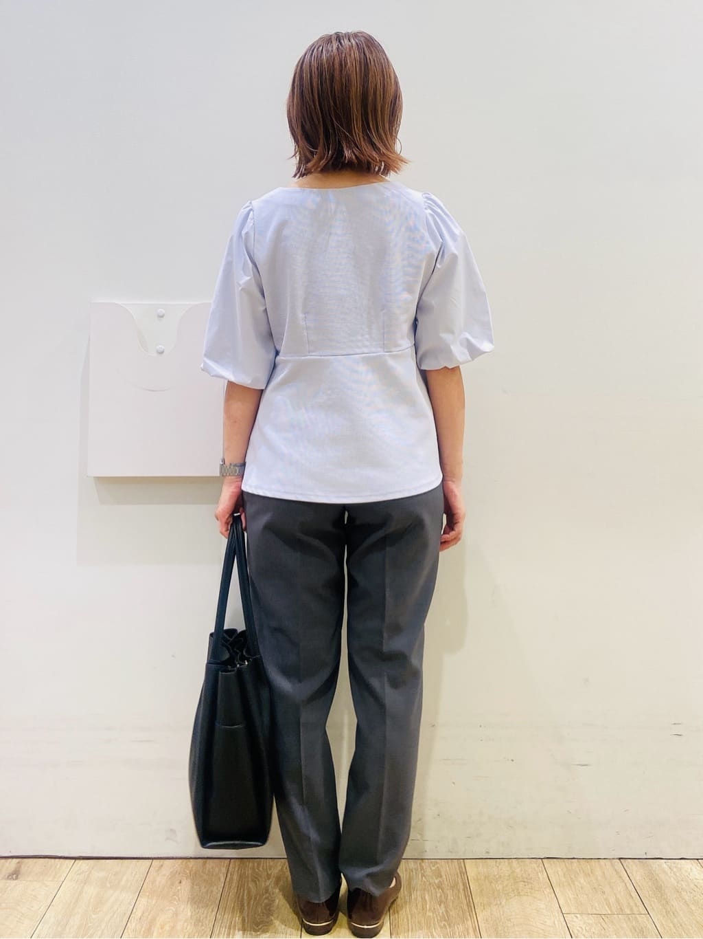 YUKOさんの「index｜《S-LLサイズ》バルーンスリーブペプラムトップス【洗濯機洗い可／接触冷感／UVケア】」を使ったコーディネート