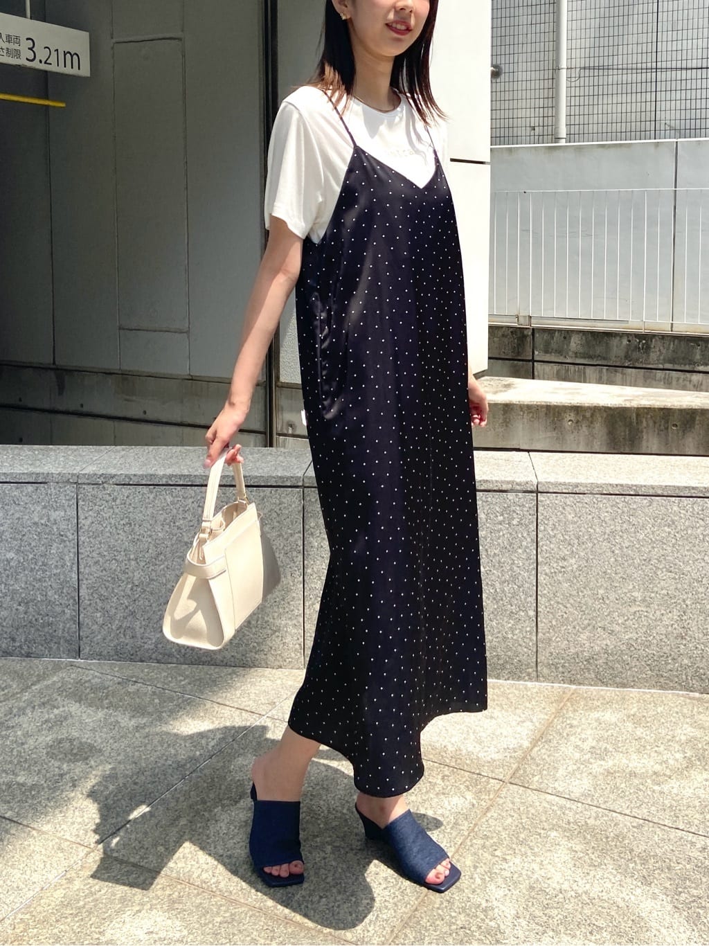 めぐさんの「OPAQUE.CLIP｜メタリック刺繍ロゴTシャツ【接触冷感／洗濯機洗い可】」を使ったコーディネート