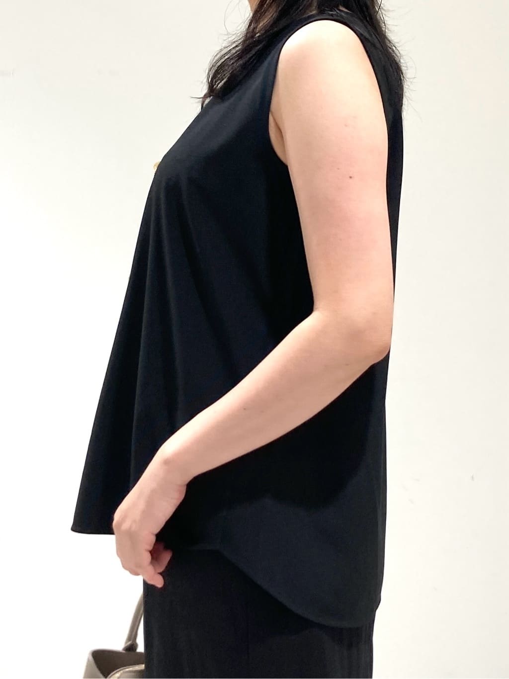 momokoさんの「INDIVI｜【褒められパンツ／洗える／ウエストゴム】ワイドタックパンツ」を使ったコーディネート