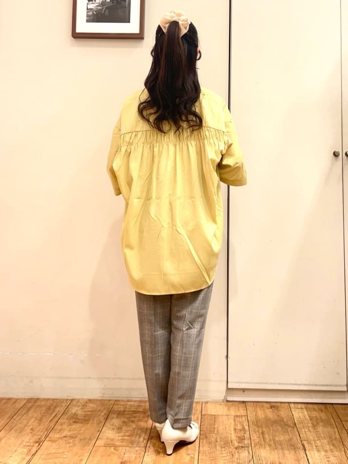AIRIさんの「SHOO･LA･RUE｜【S-LL/洗濯後しわになりにくい】バックギャザーがアクセント スッキパーブラウス」を使ったコーディネート