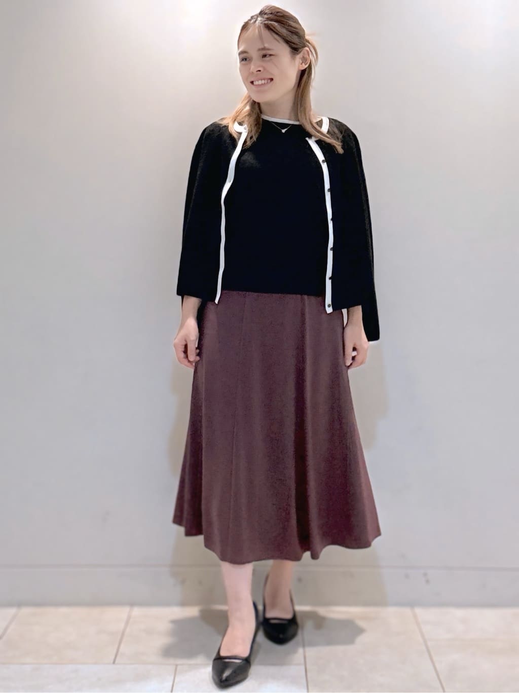 S&auml;K&iuml;さんの「Reflect｜【秋映え／単品使い◎／すっきり見え】ブローチ付きニットアンサンブル」を使ったコーディネート