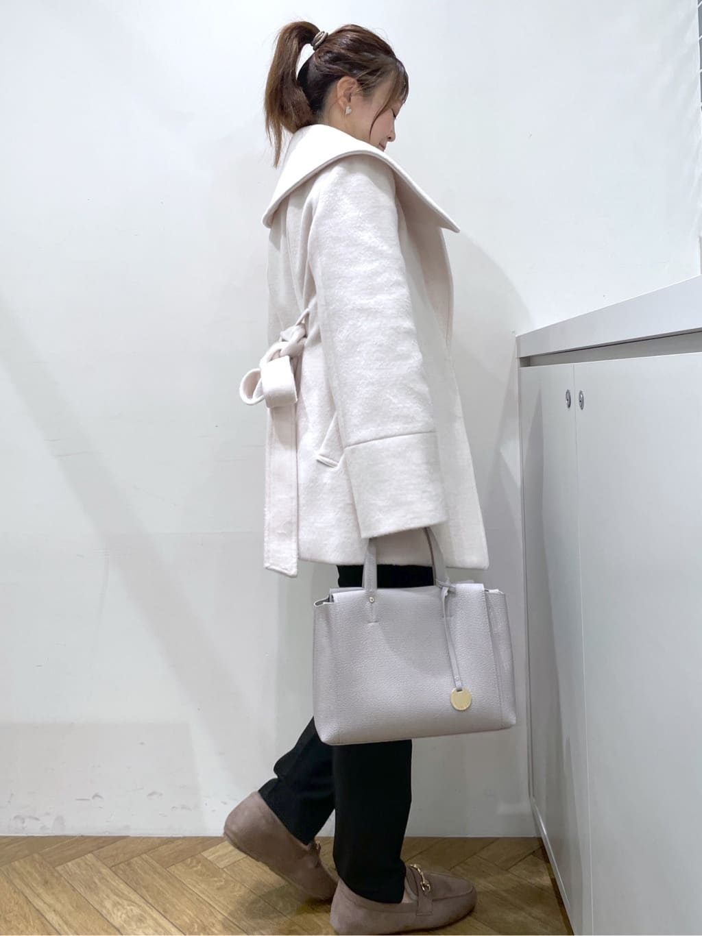 Junさんの「index｜ベルト付ビッグカラーミドルコート」を使ったコーディネート