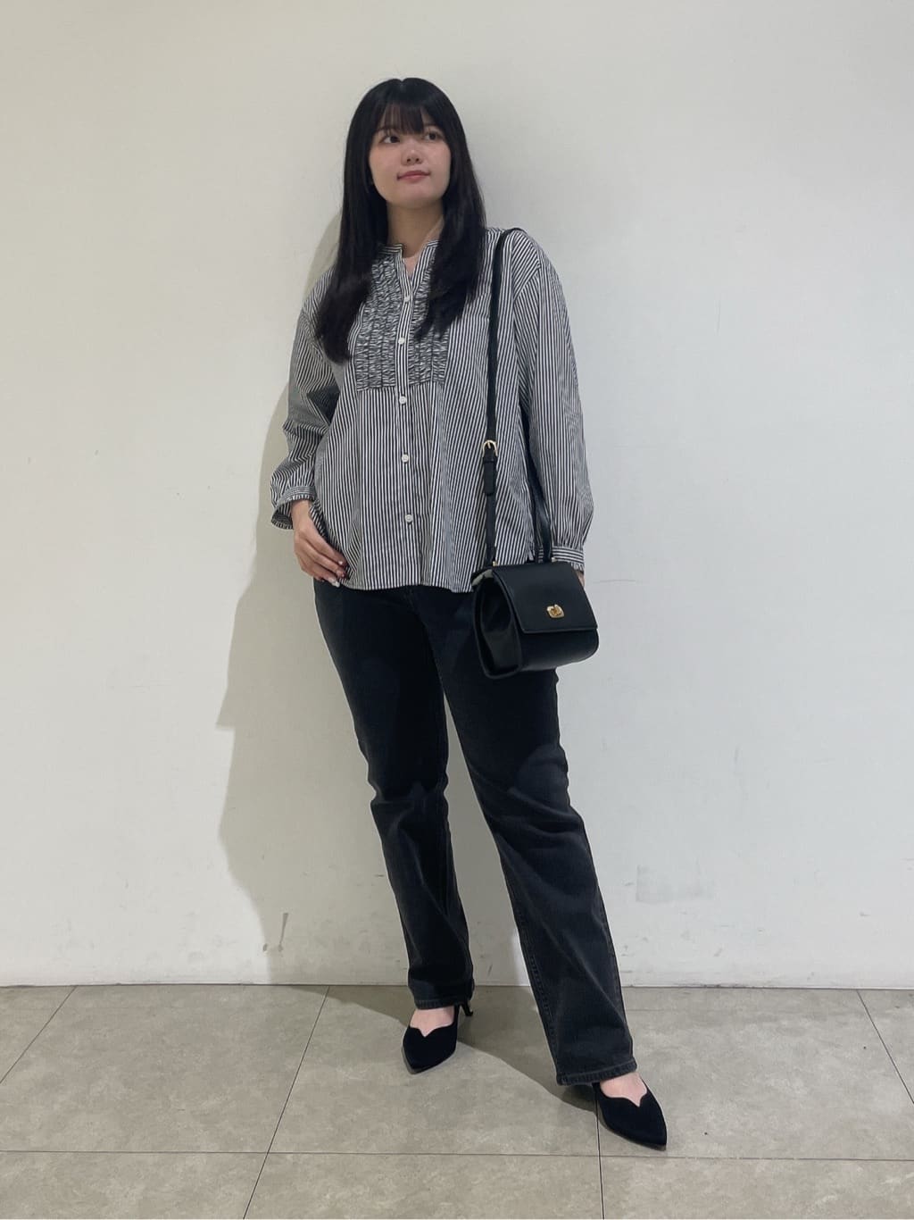 emikaさんの「INDIVI｜【洗える】胸元タックフリル長袖ブラウス」を使ったコーディネート