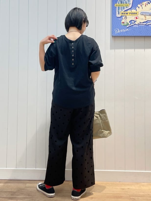 mikaさんの「Dessin｜【360度可愛い/前後2WAY/洗える】ライトコットンヘンリーカットソー」を使ったコーディネート