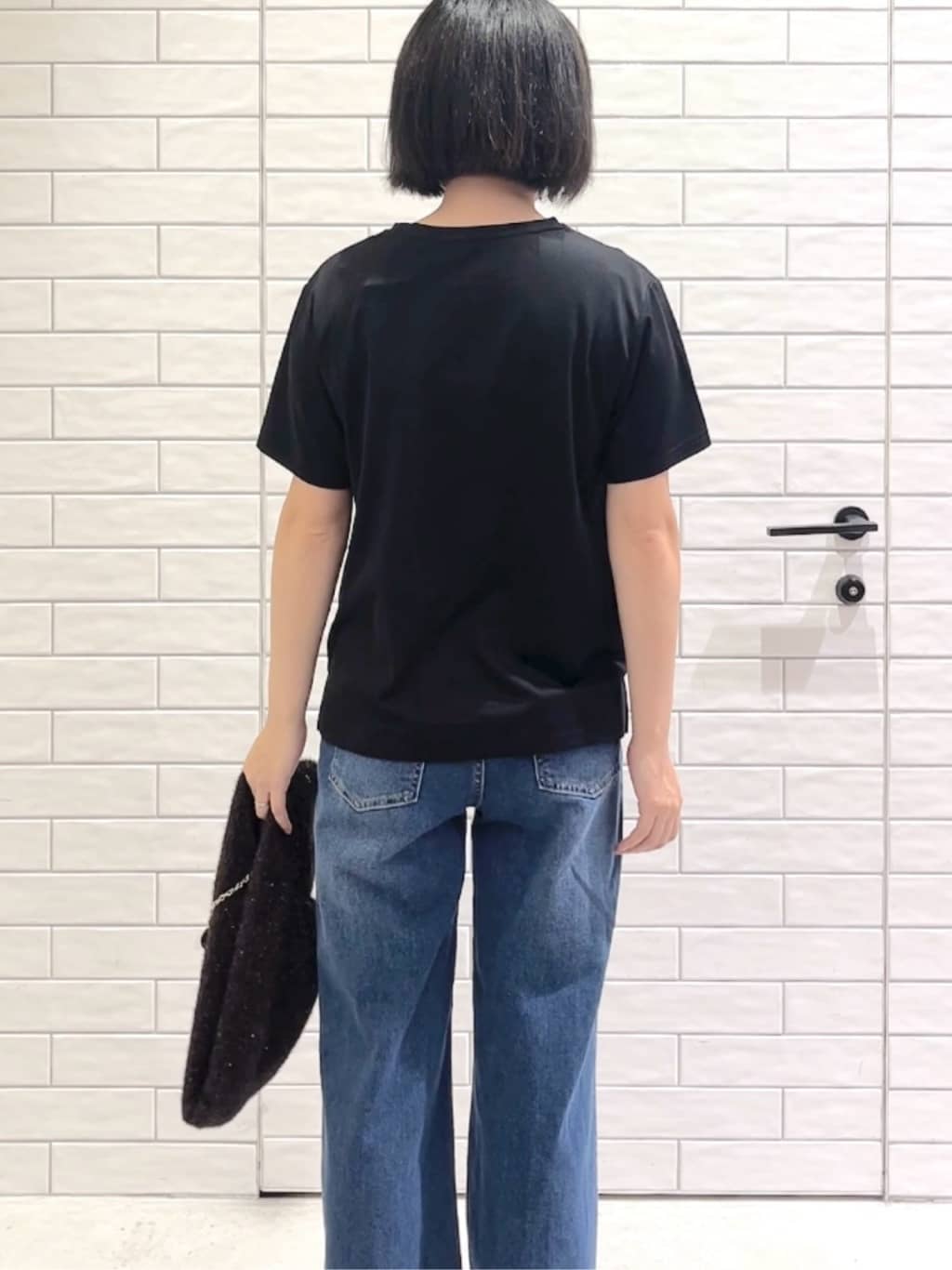 しおりさんの「OPAQUE.CLIP｜メタリック刺繍ロゴTシャツ【接触冷感／洗濯機洗い可】」を使ったコーディネート