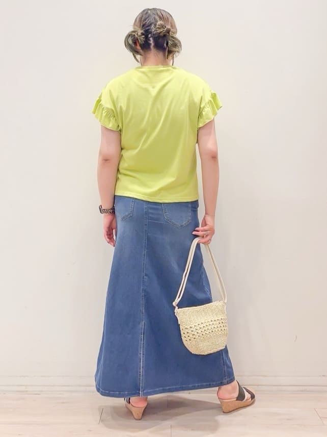 naoさんの「SHOO･LA･RUE｜【S-LL/汗ジミ軽減/ひんやり/UVカット】フリルTシャツ」を使ったコーディネート