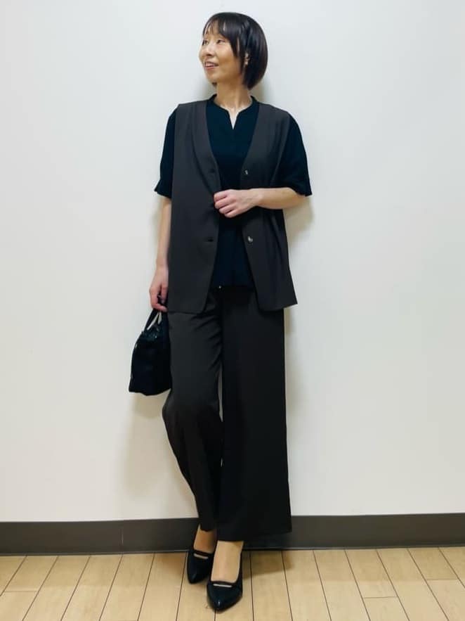 Riiさんの「Reflect｜【ウエスト総ゴム／セットアップ／単品使いOK◎】ベスト＋ストレートパンツセット」を使ったコーディネート