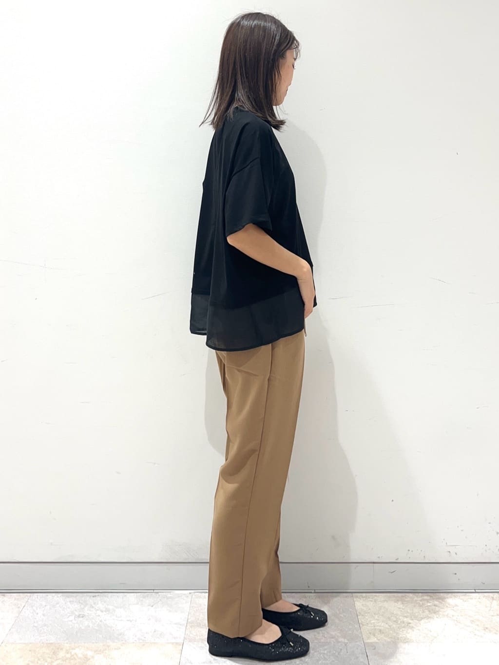 meeさんの「OPAQUE.CLIP｜美脚イージーテーパードパンツ【防シワ／洗濯機洗い可／抗ピル／ストレッチ】《丈が選べる／SS-LLサイ」を使ったコーディネート
