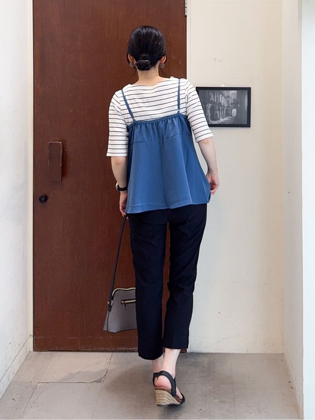 𝐇𝐢𝐫𝐨𝐦𝐢さんの「SHOO･LA･RUE｜【S-LL/セットアップ可/ひんやり】女性らしさ溢れる ティアードキャミソール」を使ったコーディネート