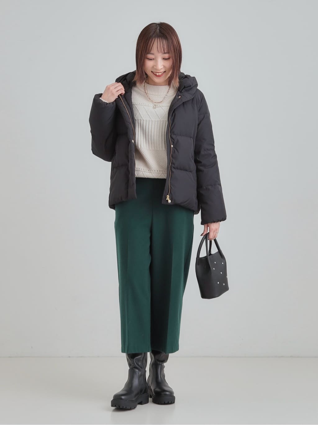 𝐜𝐡𝐢𝐤𝐚さんの「SHOO･LA･RUE｜【撥水/洗える】ショートフーディーダウン」を使ったコーディネート