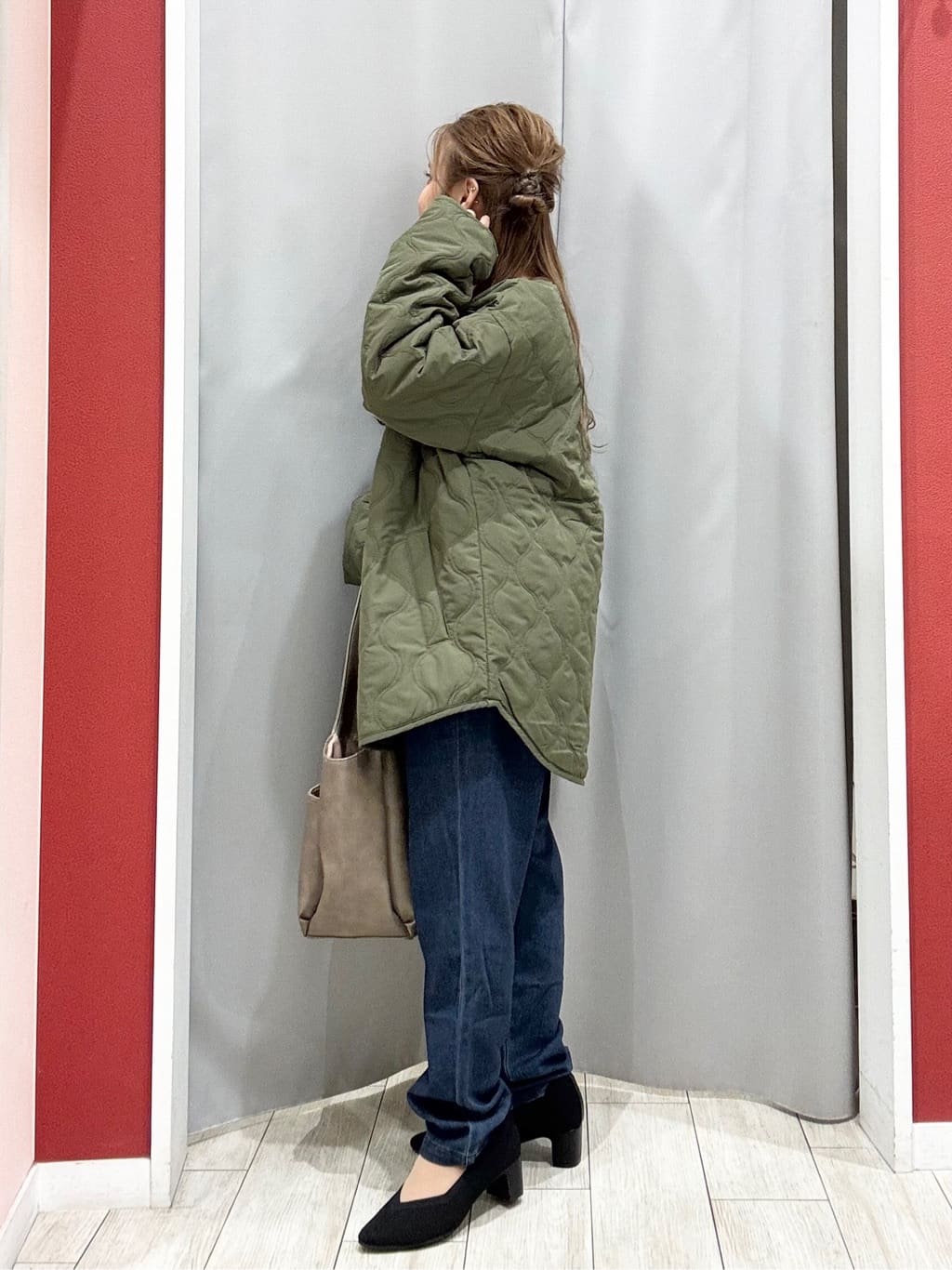 shioさんの「SHOO･LA･RUE｜【高レビュー/SS-LL/美脚シルエット】自然に体型カバー イージーデニム テーパードパンツ」を使ったコーディネート