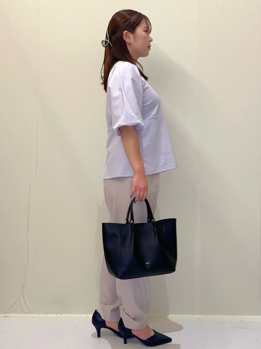 ayumiさんの「OPAQUE.CLIP｜《S-LLサイズ》バルーンスリーブペプラムトップス【洗濯機洗い可／接触冷感／UVケア】」を使ったコーディネート