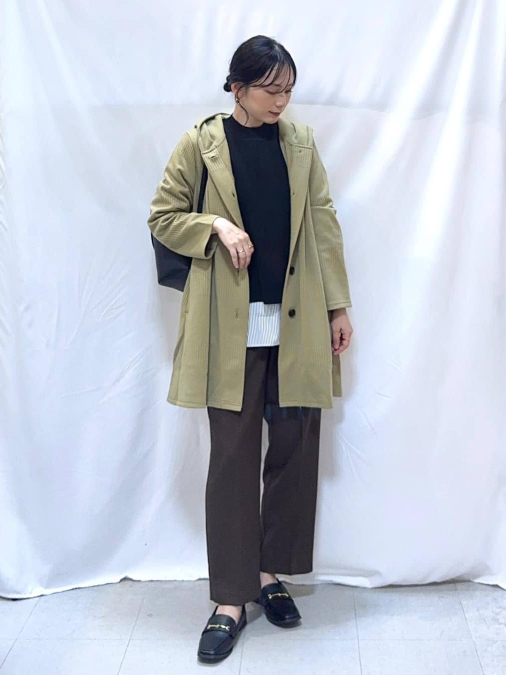 𝐇𝐢𝐫𝐨𝐦𝐢さんの「SHOO･LA･RUE｜【S-LL】ウエストリボンがアクセント ゆったりテーパードパンツ」を使ったコーディネート