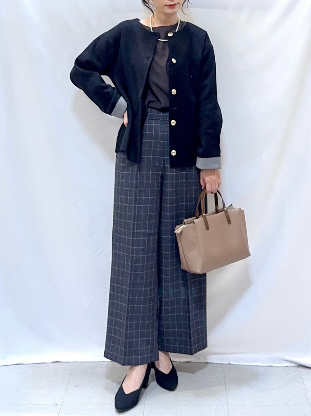 𝐇𝐢𝐫𝐨𝐦𝐢さんの「SHOO･LA･RUE｜【高レビュー/洗濯後しわになりにくい】1枚でサマ見え 8分袖ドルマンブラウス」を使ったコーディネート