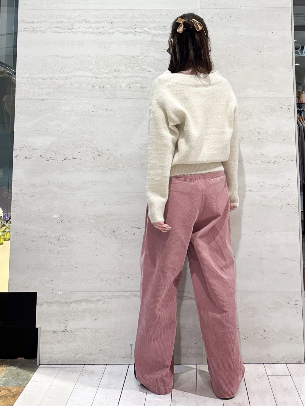 かほさんの「OPAQUE.CLIP｜コーデュロイタックワイドパンツ【洗濯機OK】」を使ったコーディネート