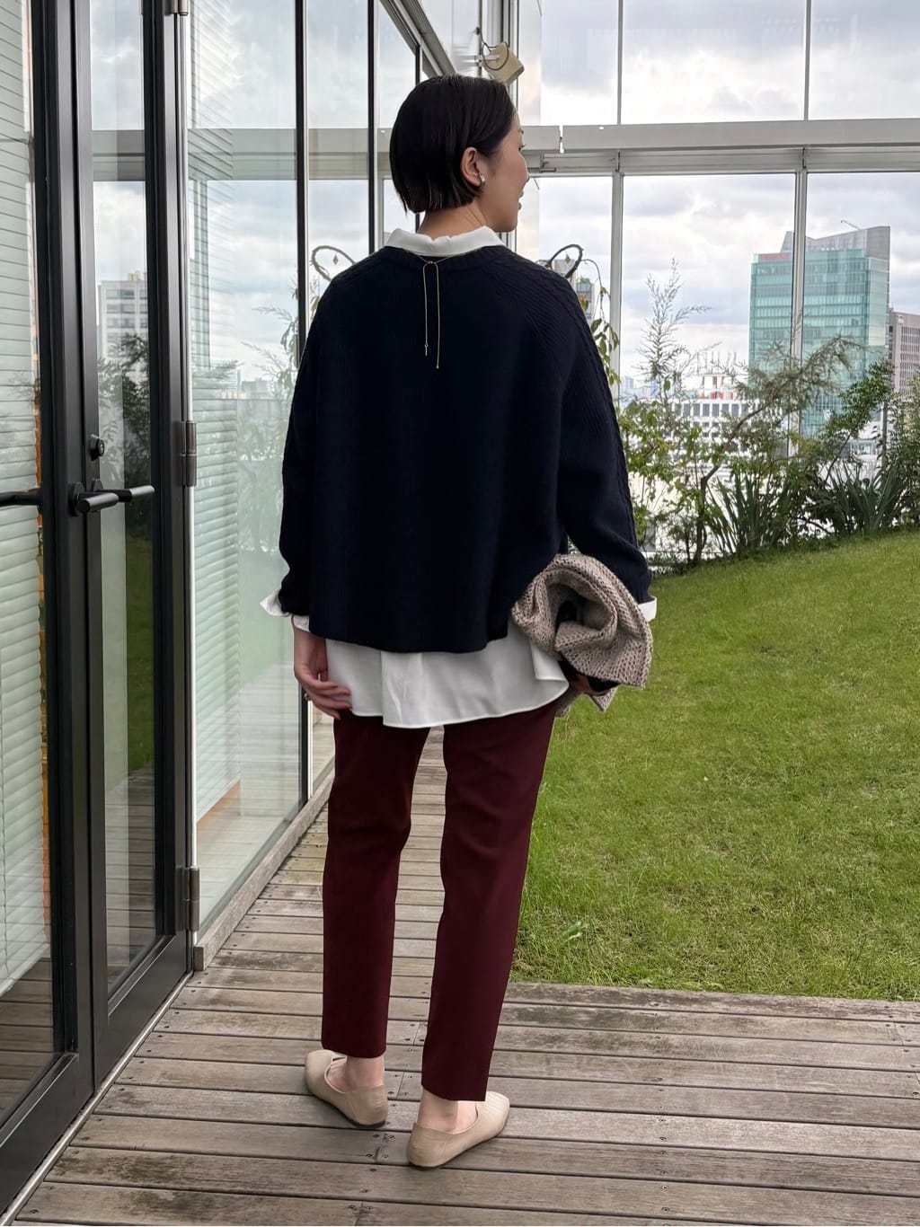 yuriさんの「INDIVI｜【体型カバー／清涼感】シアーオーバーシャツ」を使ったコーディネート