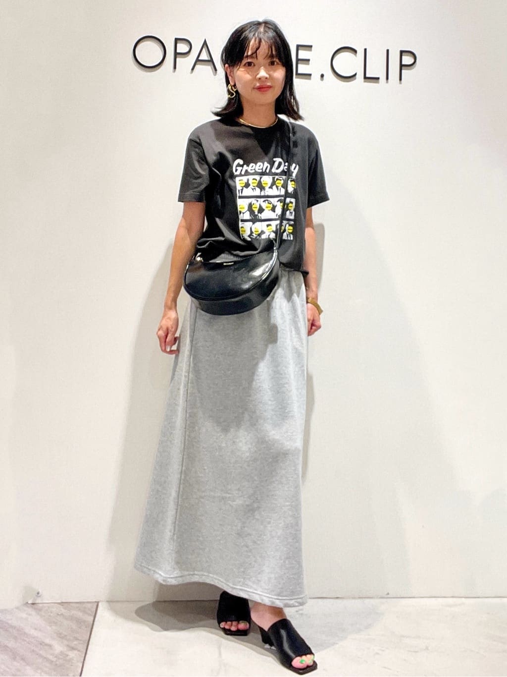 あいさんの「OPAQUE.CLIP｜ロックTシャツ別注アソート【GREEN DAY／METALLICA／THE BEATLES】」を使ったコーディネート