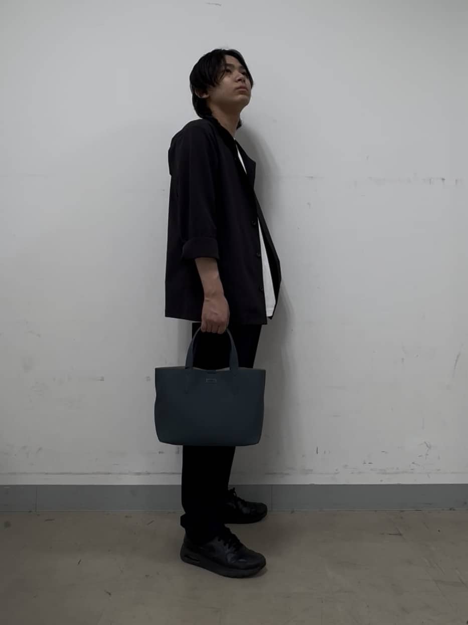 溝端佑太朗さんの「TAKEO KIKUCHI｜【3D ナイロン ストレッチ】スタンドカラー シャツブルゾン」を使ったコーディネート
