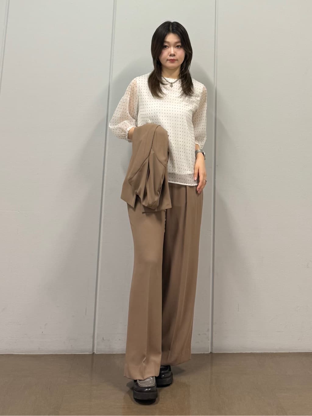 mizukiさんの「INDIVI｜【着心地◎！】タックワイドパンツ」を使ったコーディネート