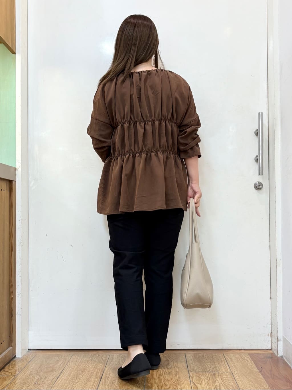 だいわさんの「SHOO･LA･RUE｜【洗える/S-LL/美脚シルエット】ハイパーストレッチ テーパードパンツ」を使ったコーディネート