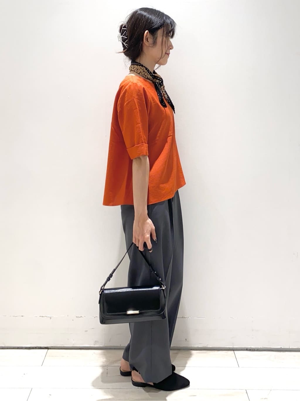 shikaさんの「THE SHOP TK｜麻調メッシュブラウス【二の腕カバー/洗える】」を使ったコーディネート