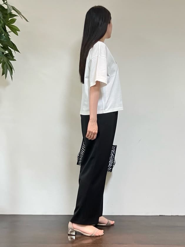 カレンさんの「UNTITLED｜【洗える/はっ水/後ろウエストゴム】ストレッチ2タックワイドパンツ」を使ったコーディネート