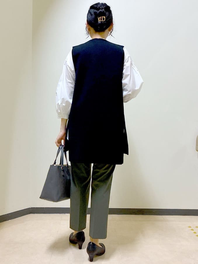  beni_gingerさんの「Reflect｜【程よいゆとり感／体型カバー】ピンタックデザインシャンブレーブラウス」を使ったコーディネート