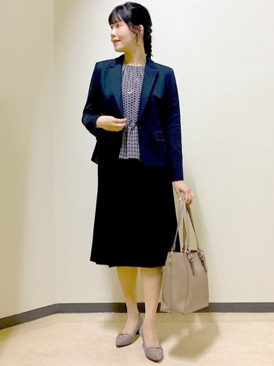  beni_gingerさんの「Reflect｜【きちんと見え／セットアップ可／通勤におすすめ◎】ペプラムプリントブラウス」を使ったコーディネート
