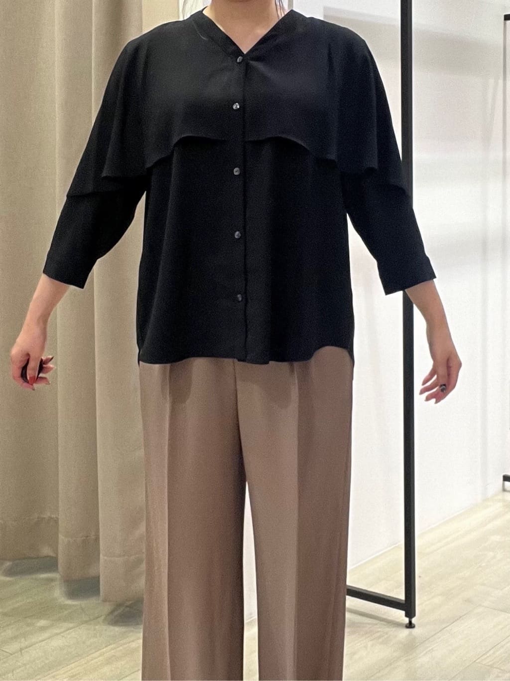 TOMOMIさんの「INDIVI｜【着心地◎！】タックワイドパンツ」を使ったコーディネート