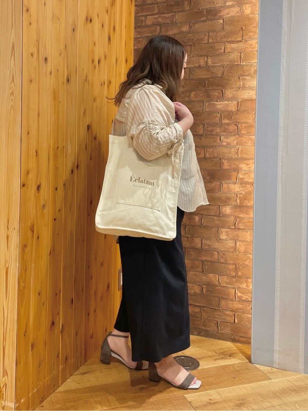 Risaさんの「SHOO･LA･RUE｜【S-LL】程よい透け感 ストライプ柄 お袖ギャザーデザインシャツ」を使ったコーディネート